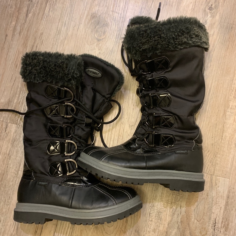 Black winter snow boots